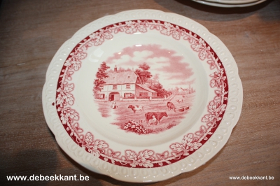 Antieke diepe borden Maestricht BOERENHOEVE ROOD